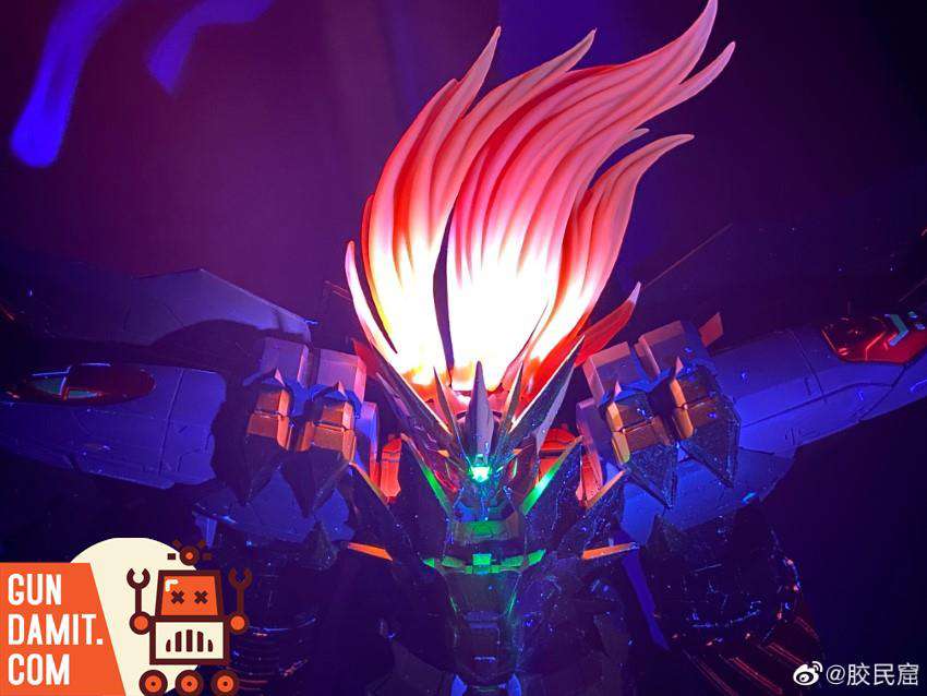 Close-up of MW Model Genesic GaoGaiGar LED flame mane and head detail Close-up of MW Model Genesic GaoGaiGar LED flame mane and head detail