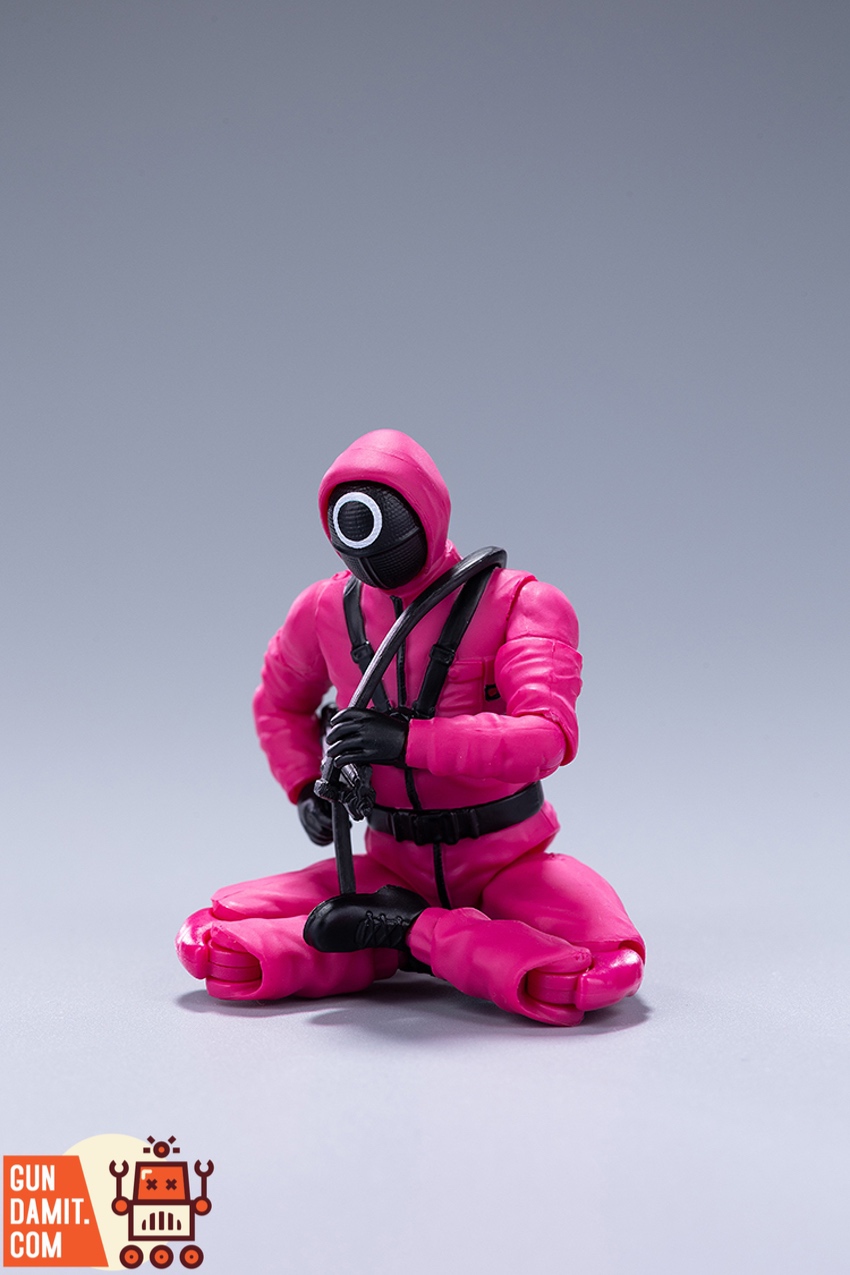 Red Suit 1/18 Squid Game circle mask soldier sitting cross-legged pose Red Suit 1/18 Squid Game circle mask soldier sitting cross-legged pose
