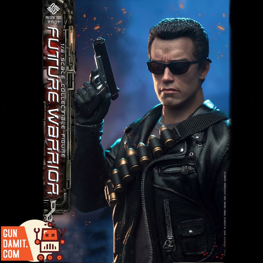 Present Toys 1/6 PT-SP39 T-800 Future Warrior close-up holding pistol with sunglasses Present Toys 1/6 PT-SP39 T-800 Future Warrior close-up holding pistol with sunglasses