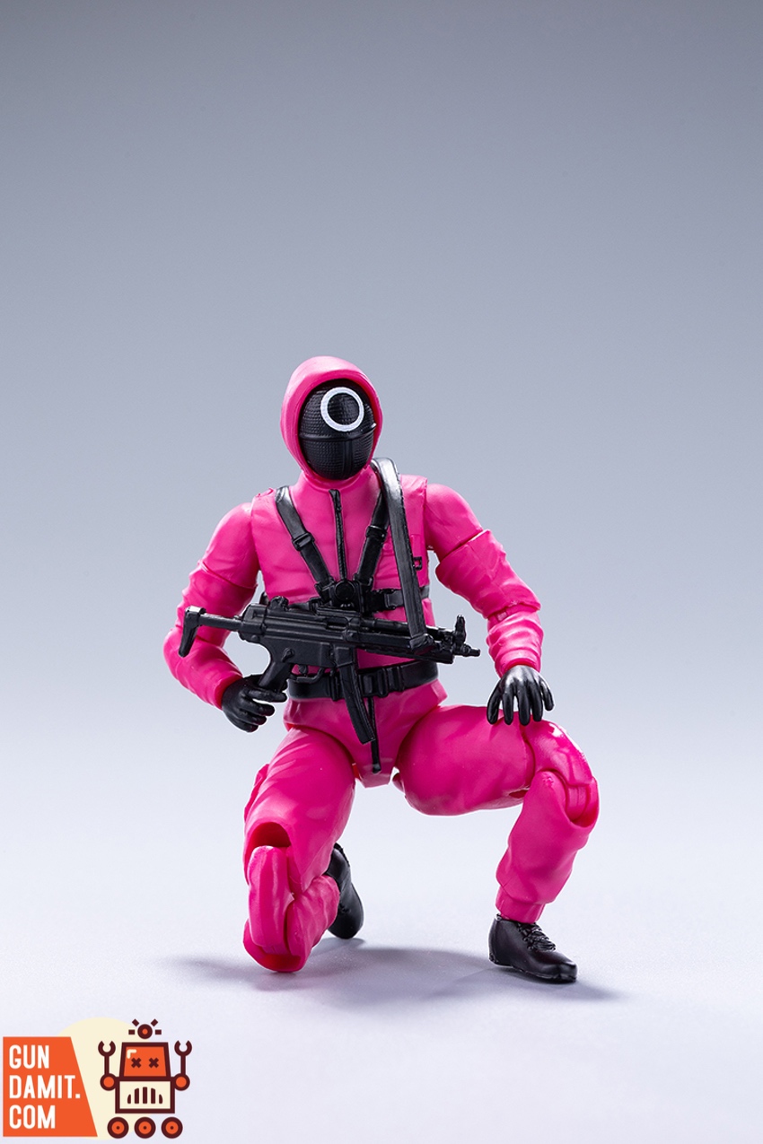 Red Suit 1/18 Squid Game circle mask soldier kneeling with gun Red Suit 1/18 Squid Game circle mask soldier kneeling with gun
