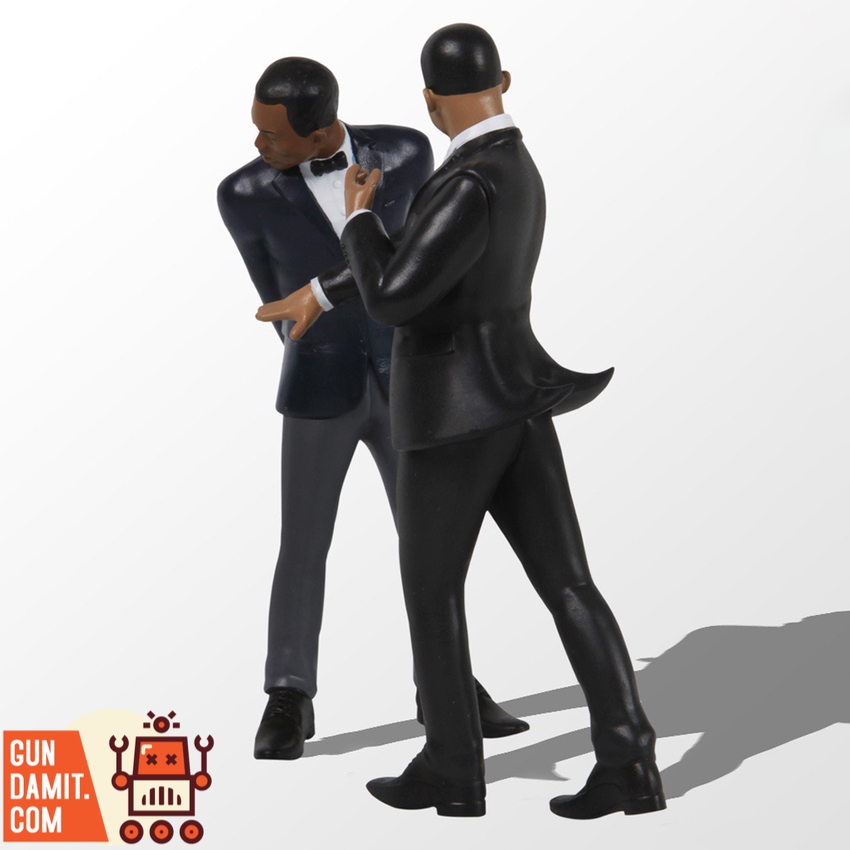 Century Toys MM-005 Mr. Smith and MM-006 Mr. Chris Best Actor toy set interaction pose Century Toys MM-005 Mr. Smith and MM-006 Mr. Chris Best Actor toy set interaction pose