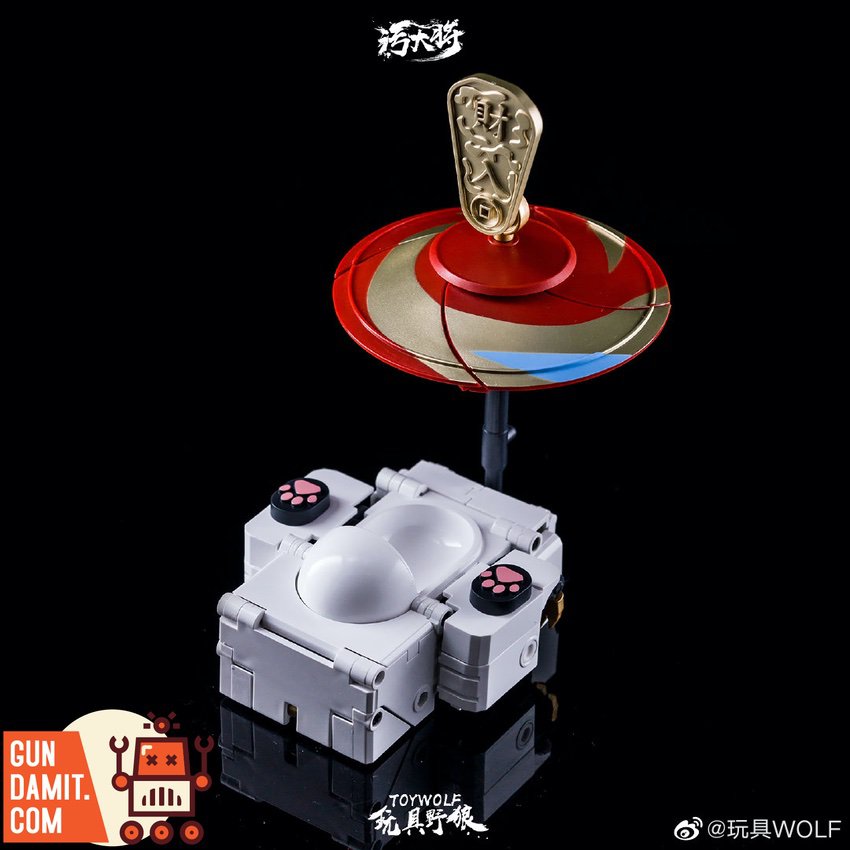 ToyWolf W-03 Fortune Cat in cube storage mode showing paw pad details ToyWolf W-03 Fortune Cat in cube storage mode showing paw pad details