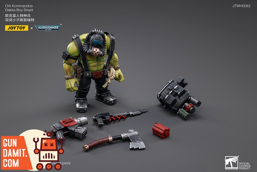 JoyToy Ork Kommandos Dakka Boy Snarit with accessories and weapons layout JoyToy Ork Kommandos Dakka Boy Snarit with accessories and weapons layout