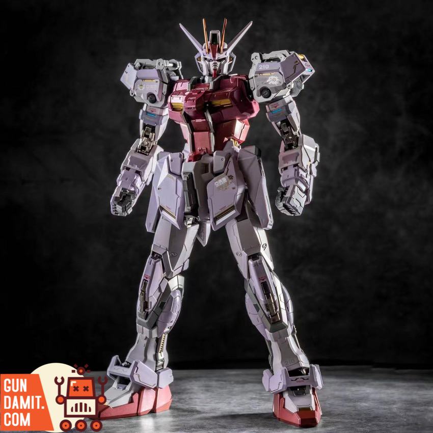 Moshow 1/72 Aile Strike Gundam Red Phoenix front standing pose in crimson metallic paint Moshow 1/72 Aile Strike Gundam Red Phoenix front standing pose in crimson metallic paint