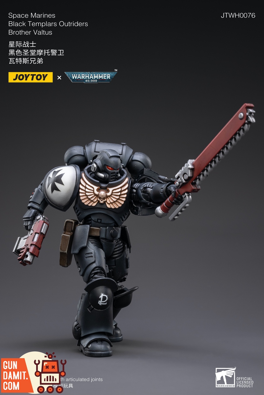 JoyToy Black Templars Outriders Brother Valtus charging with chainsword JoyToy Black Templars Outriders Brother Valtus charging with chainsword