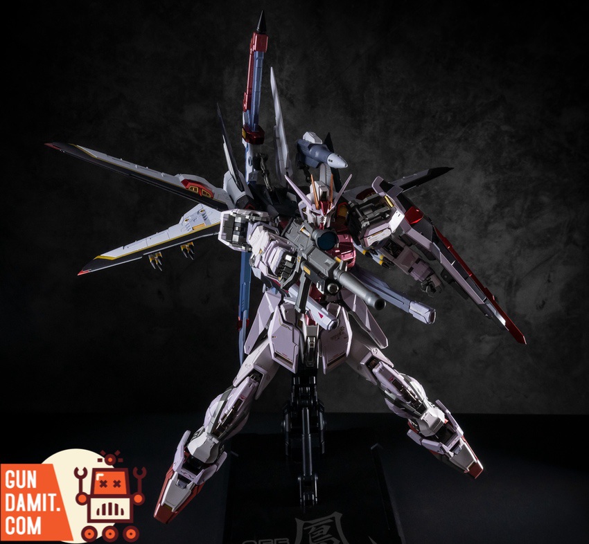 Moshow 1/72 Aile Strike Gundam Red Phoenix dynamic flight pose with all weapons deployed Moshow 1/72 Aile Strike Gundam Red Phoenix dynamic flight pose with all weapons deployed