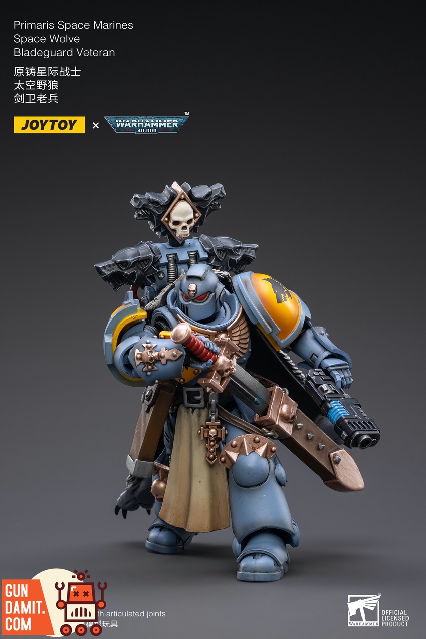 JoyToy Space Wolves Bladeguard Veteran action pose wielding power sword and bolt pistol JoyToy Space Wolves Bladeguard Veteran action pose wielding power sword and bolt pistol