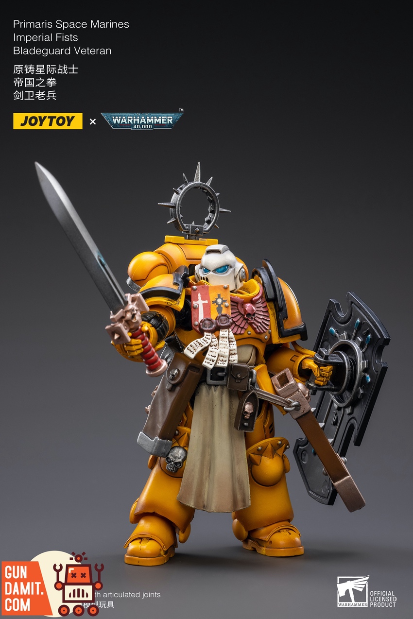 JoyToy Imperial Fists Bladeguard Veteran action pose wielding power sword and shield JoyToy Imperial Fists Bladeguard Veteran action pose wielding power sword and shield