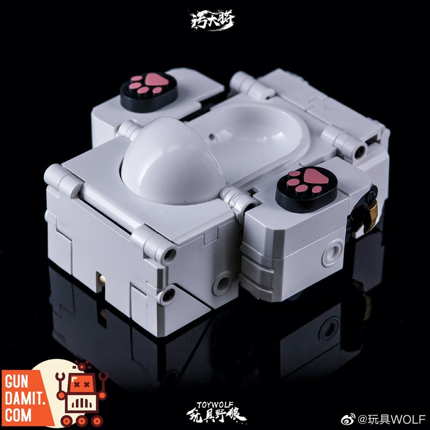 ToyWolf W-03 Fortune Cat cube mode top view showing paw pad buttons ToyWolf W-03 Fortune Cat cube mode top view showing paw pad buttons