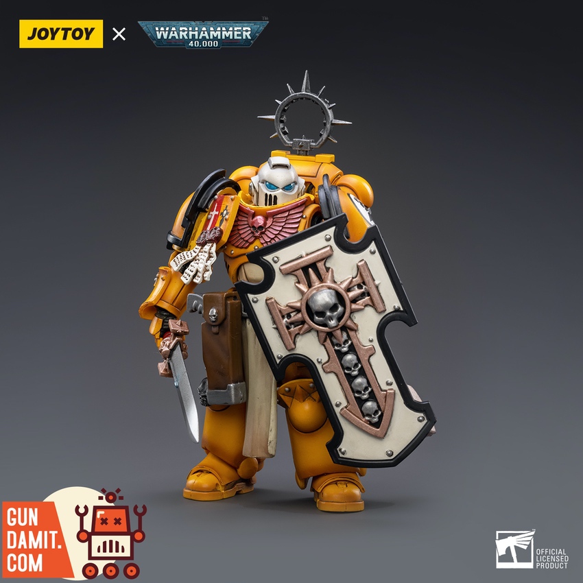 JoyToy Imperial Fists Bladeguard Veteran front view with sword and storm shield JoyToy Imperial Fists Bladeguard Veteran front view with sword and storm shield