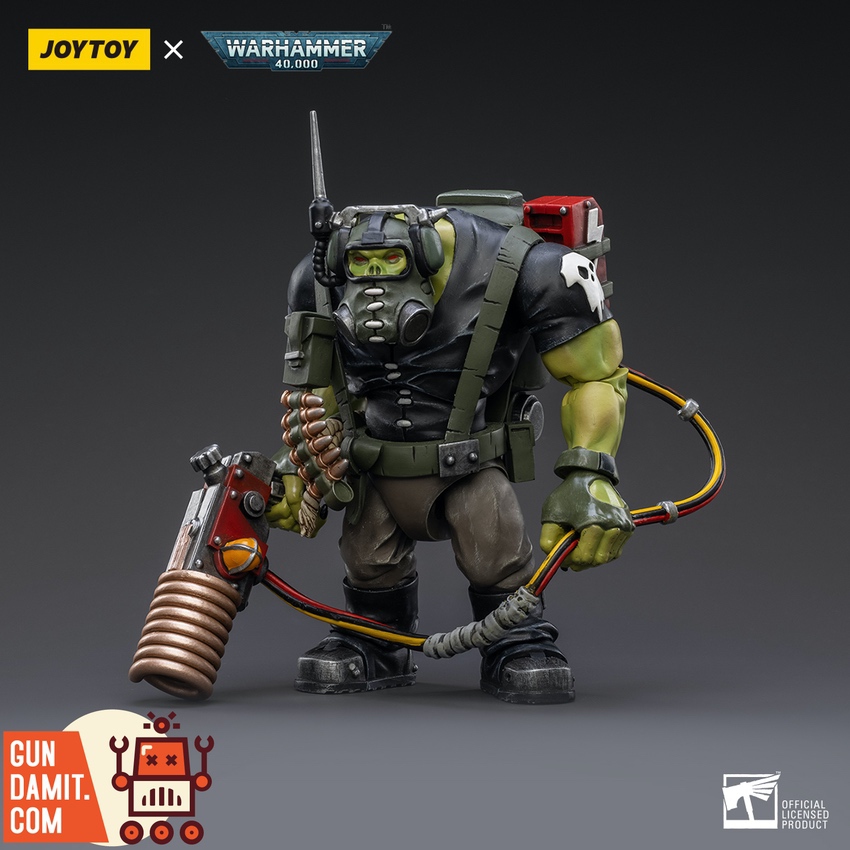 JoyToy Ork Kommandos Comms Boy Wagzuk front view with gas mask and coil slugga JoyToy Ork Kommandos Comms Boy Wagzuk front view with gas mask and coil slugga