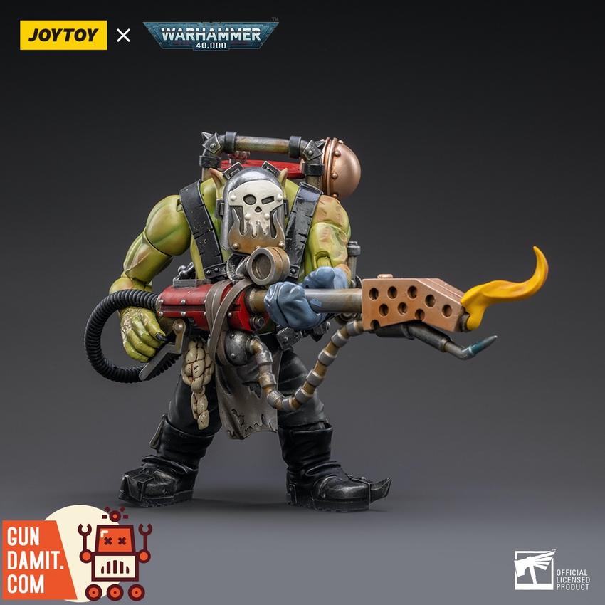 JoyToy Ork Kommandos Burna Boy Ragrob front view with flamer and skull mask JoyToy Ork Kommandos Burna Boy Ragrob front view with flamer and skull mask