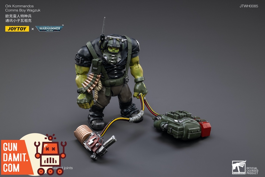 JoyToy Ork Kommandos Comms Boy Wagzuk full standing pose front angle JoyToy Ork Kommandos Comms Boy Wagzuk full standing pose front angle