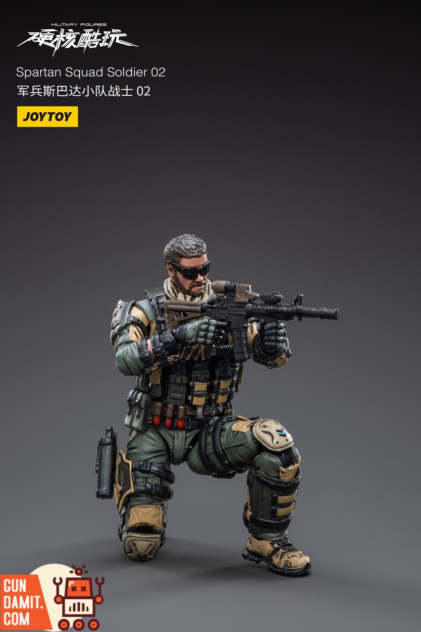 JoyToy Soldier 02 kneeling firing pose with assault rifle JoyToy Soldier 02 kneeling firing pose with assault rifle