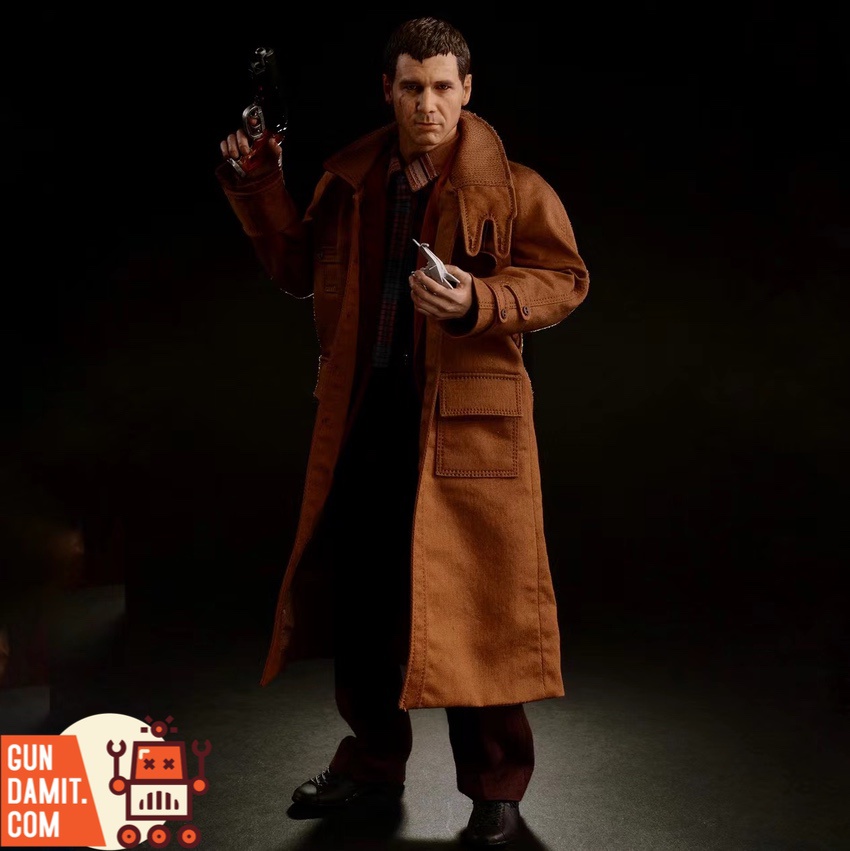 DARK TOYS 1/6 DTM004 Blade Runner Rick figure holding blaster in brown trench coat DARK TOYS 1/6 DTM004 Blade Runner Rick figure holding blaster in brown trench coat