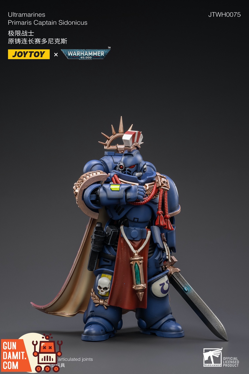 JoyToy Sidonicus 1/18 scale rear view with Ultramarines cape and backpack JoyToy Sidonicus 1/18 scale rear view with Ultramarines cape and backpack