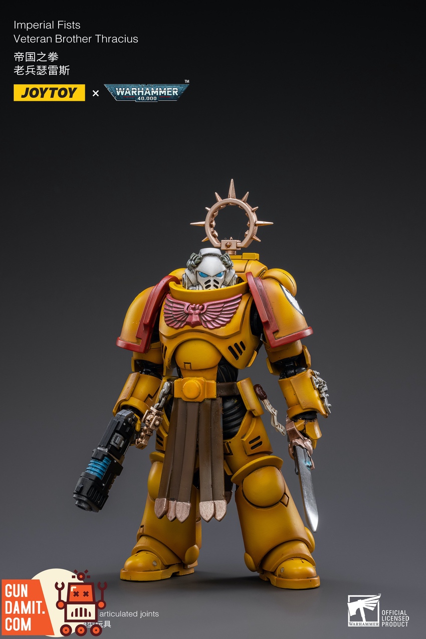JoyToy Thracius 1/18 scale rear view showing backpack and cape detail JoyToy Thracius 1/18 scale rear view showing backpack and cape detail