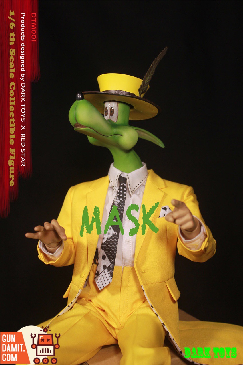 DARK TOYS The Mask Deluxe Version figure with oversized wooden mallet and alarm clock accessories DARK TOYS The Mask Deluxe Version figure with oversized wooden mallet and alarm clock accessories
