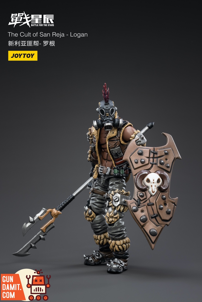 JoyToy Logan three quarter view holding skull shield and spear JoyToy Logan three quarter view holding skull shield and spear