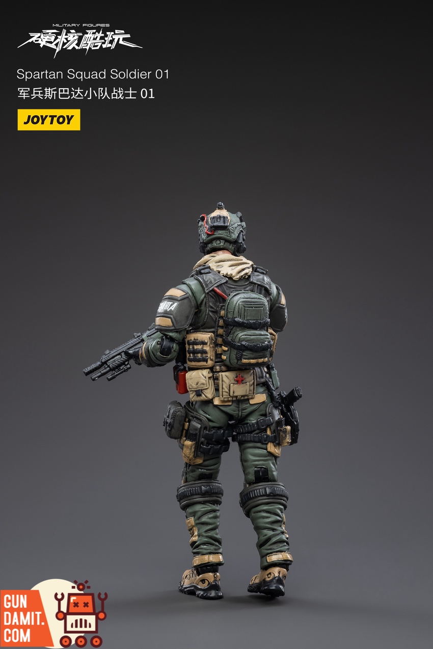 JoyToy Soldier 01 rear view with rifle and backpack JoyToy Soldier 01 rear view with rifle and backpack