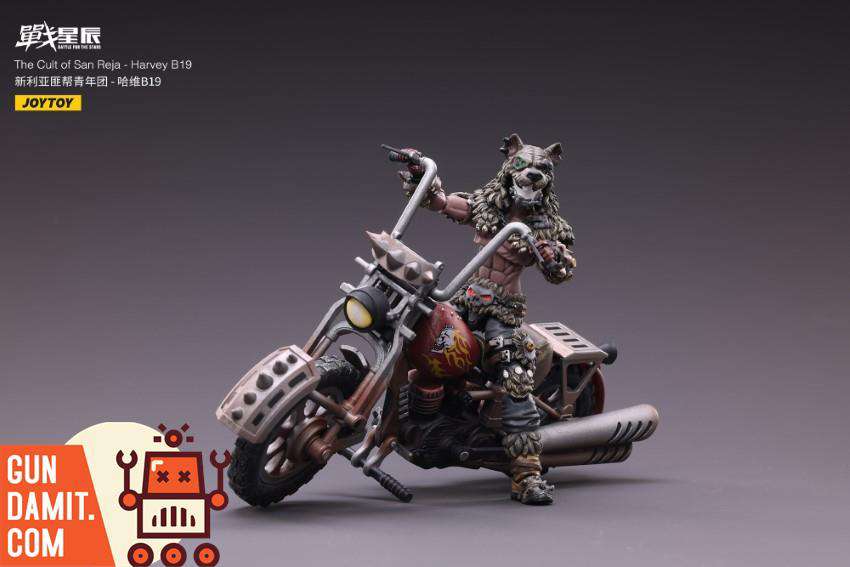 JoyToy 1/18 San Reja Harvey with wolf headdress sitting on B19 motorcycle JoyToy 1/18 San Reja Harvey with wolf headdress sitting on B19 motorcycle