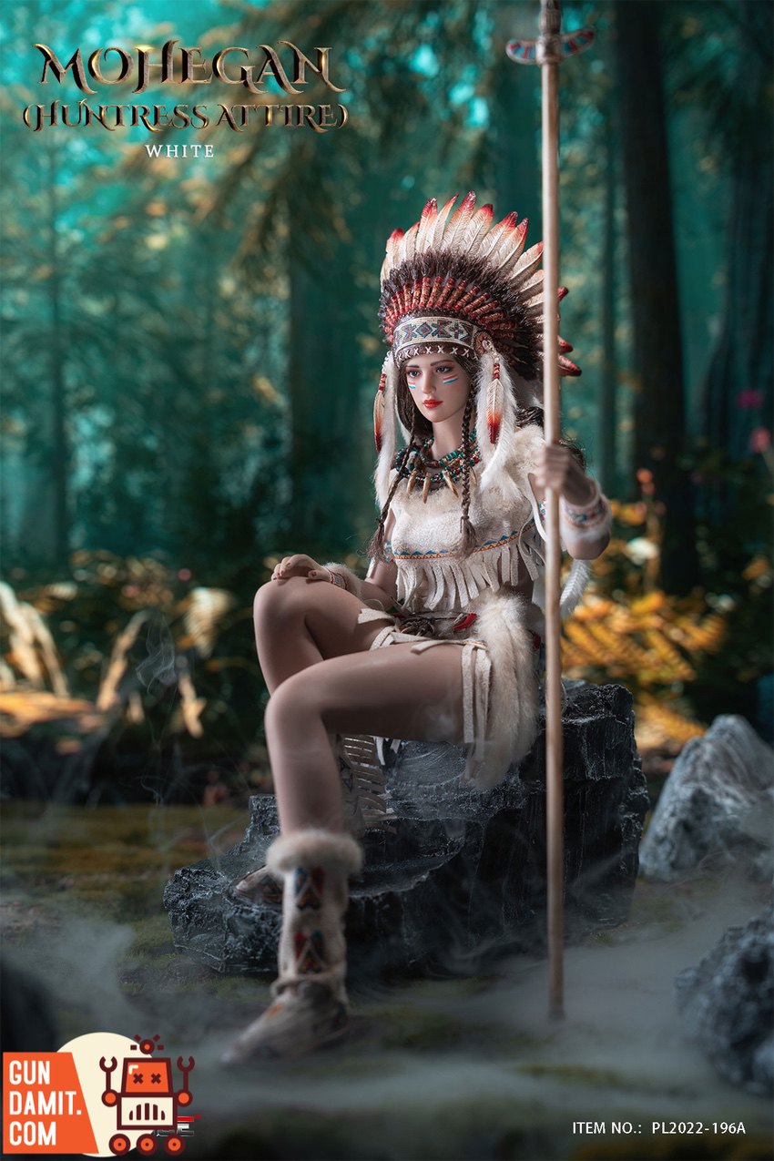 TBLeague 1/6 Mohegan Huntress white version seated on rock with spear TBLeague 1/6 Mohegan Huntress white version seated on rock with spear