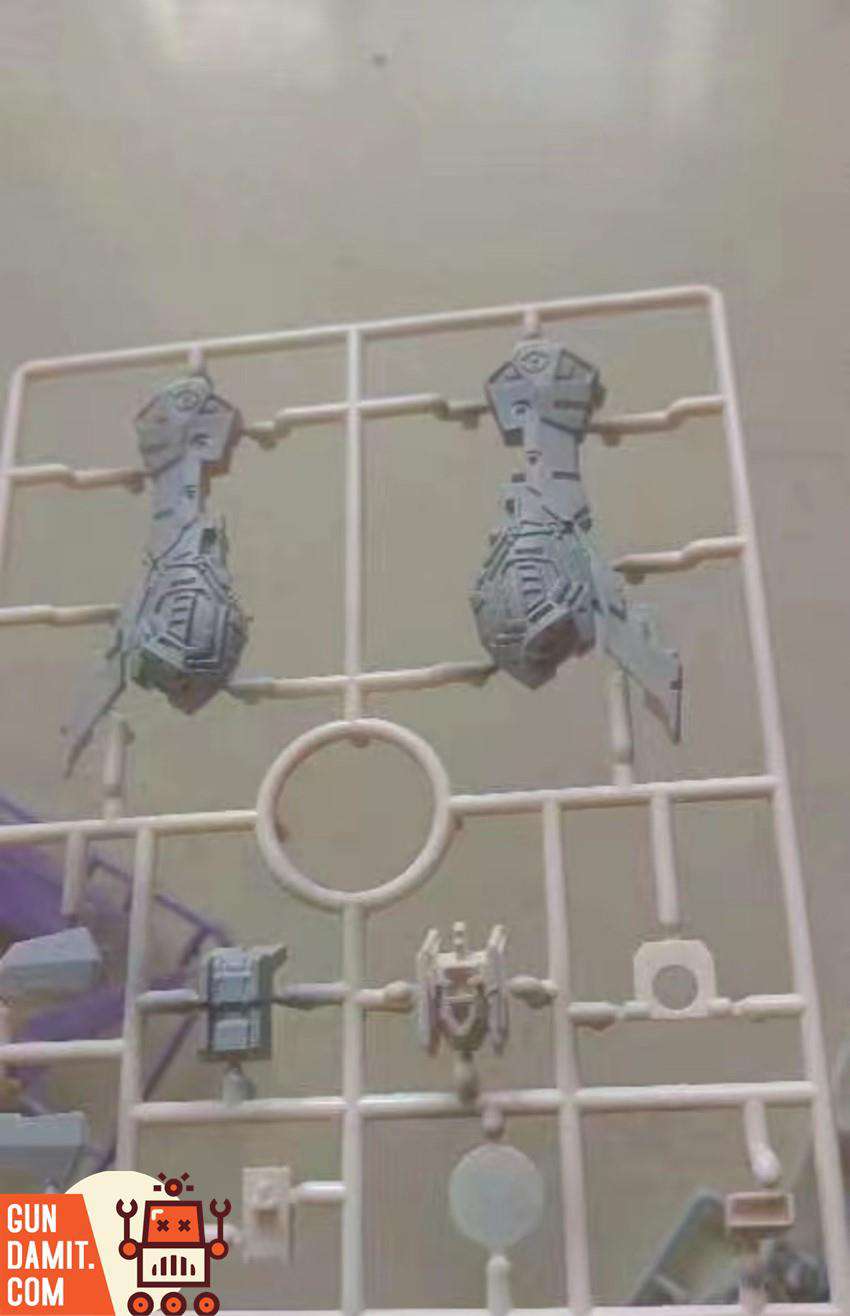 Infinite Dimension Freedom Gundam conversion kit runner B leg and torso parts on sprue Infinite Dimension Freedom Gundam conversion kit runner B leg and torso parts on sprue