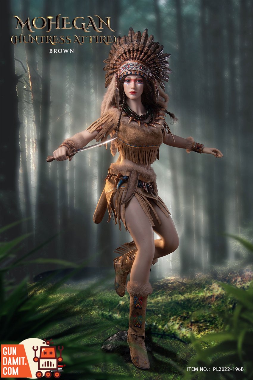 TBLeague 1/6 Mohegan Huntress brown version standing with dagger in forest setting TBLeague 1/6 Mohegan Huntress brown version standing with dagger in forest setting