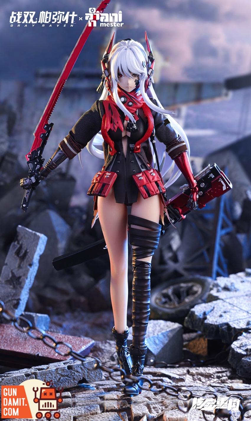 Animester 1/9 Lucia Crimson Abyss standing with twin blades and tactical gear Animester 1/9 Lucia Crimson Abyss standing with twin blades and tactical gear