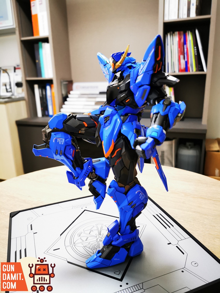 Side profile of MoShow MCT-J03 Date Masamune 1/72 scale mecha highlighting back wing and shoulder armor Side profile of MoShow MCT-J03 Date Masamune 1/72 scale mecha highlighting back wing and shoulder armor