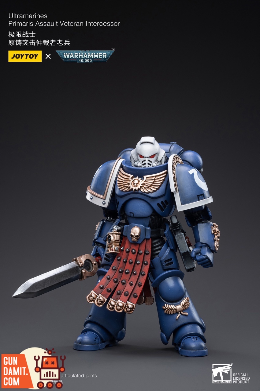JoyToy 1/18 Ultramarines Assault Veteran Intercessor action pose with raised sword JoyToy 1/18 Ultramarines Assault Veteran Intercessor action pose with raised sword
