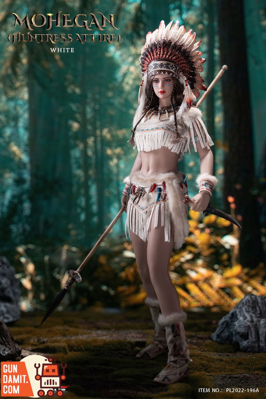 TBLeague 1/6 Mohegan Huntress white version standing with spear in forest setting TBLeague 1/6 Mohegan Huntress white version standing with spear in forest setting