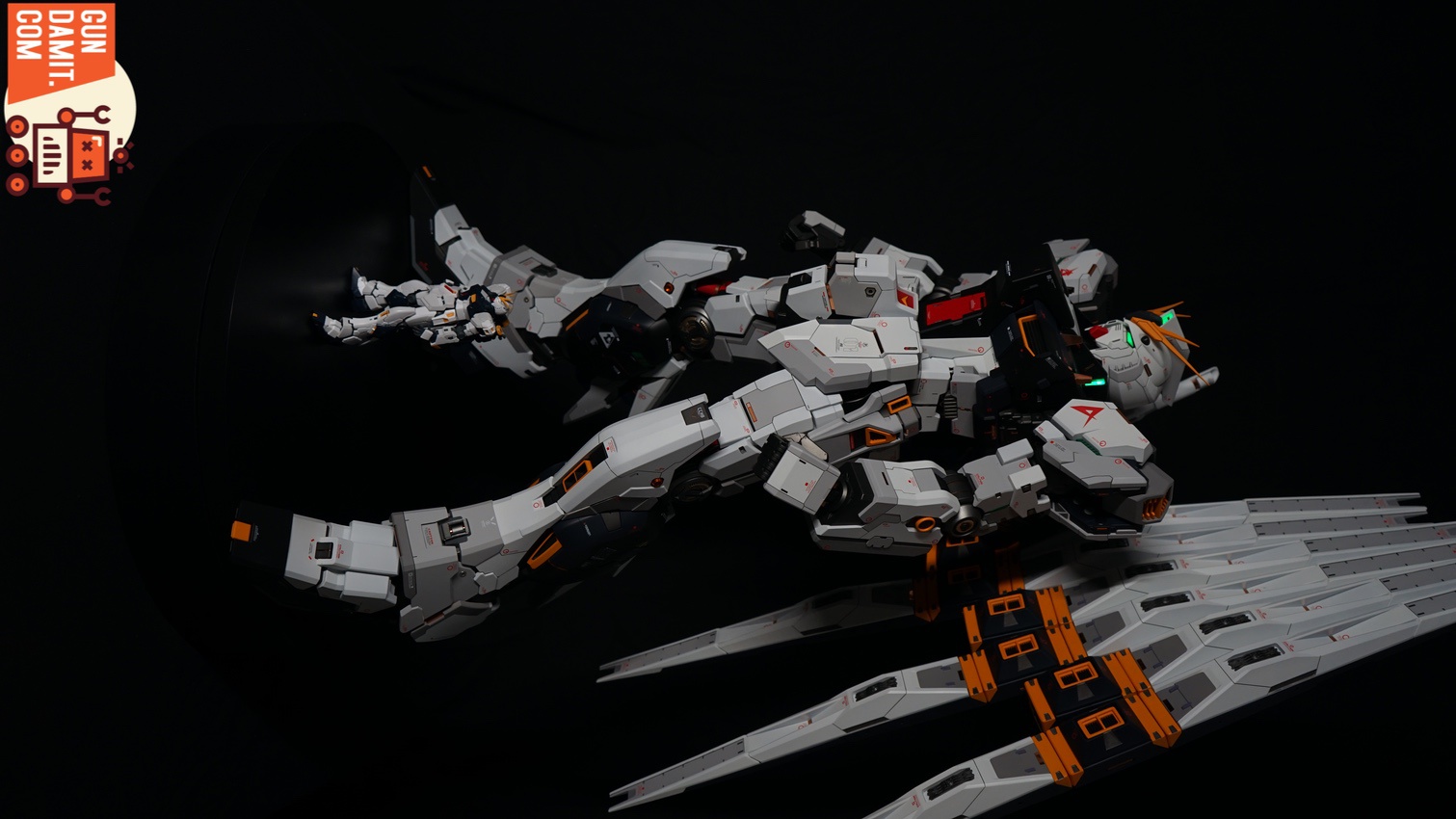 Core Cast RX-93 Nu Gundam side view showing fin funnel array and beam rifle Core Cast RX-93 Nu Gundam side view showing fin funnel array and beam rifle