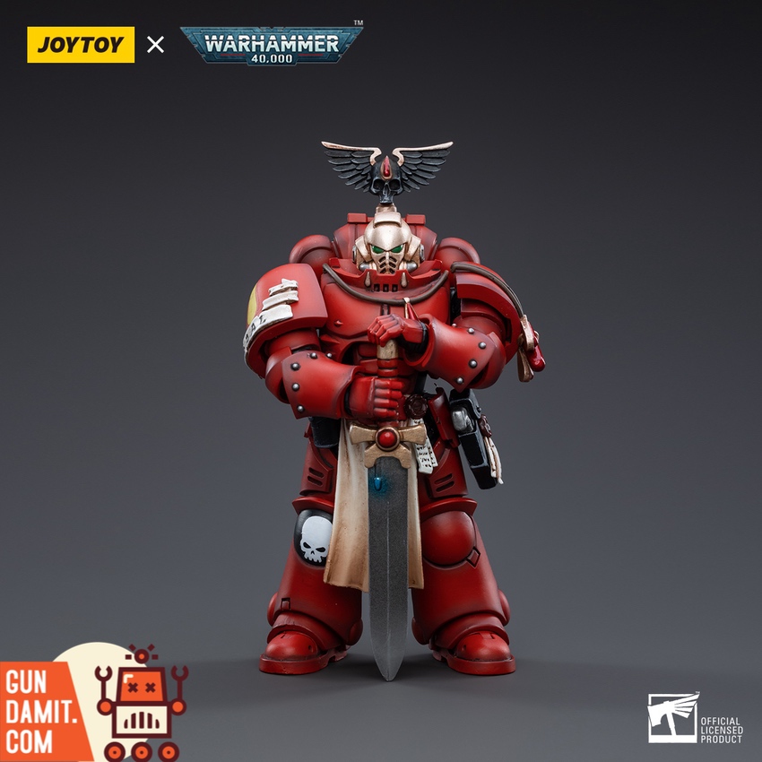 JoyToy JT3396 1/18 Blood Angels Veteran Vigna front view in red armor JoyToy JT3396 1/18 Blood Angels Veteran Vigna front view in red armor