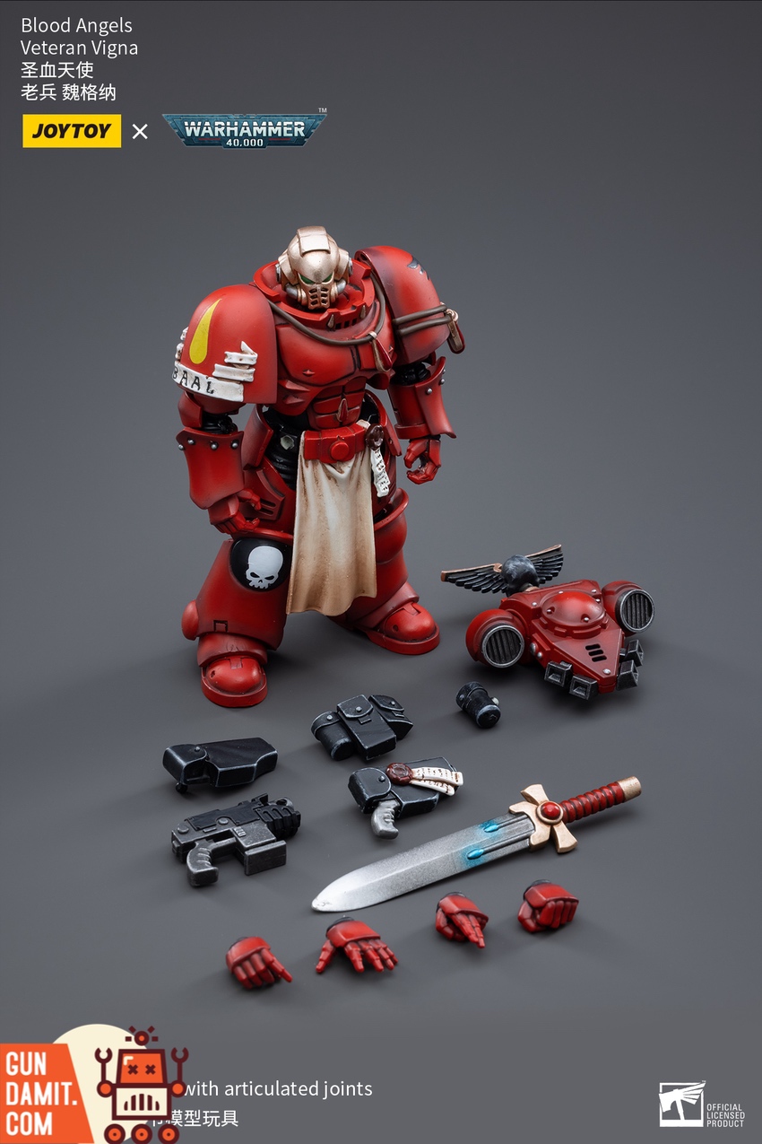JoyToy WH40K Vigna close-up on helmet and blood drop chapter insignia JoyToy WH40K Vigna close-up on helmet and blood drop chapter insignia