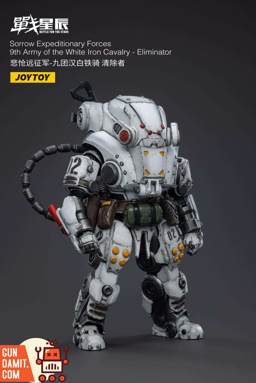 Dark Source White Iron Cavalry Eliminator action pose with full gear Dark Source White Iron Cavalry Eliminator action pose with full gear