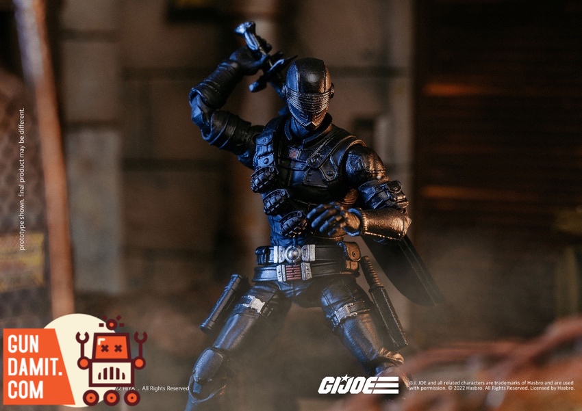 Snake Eyes 1/18 scale figure rear view showing sword sheath and gear Snake Eyes 1/18 scale figure rear view showing sword sheath and gear