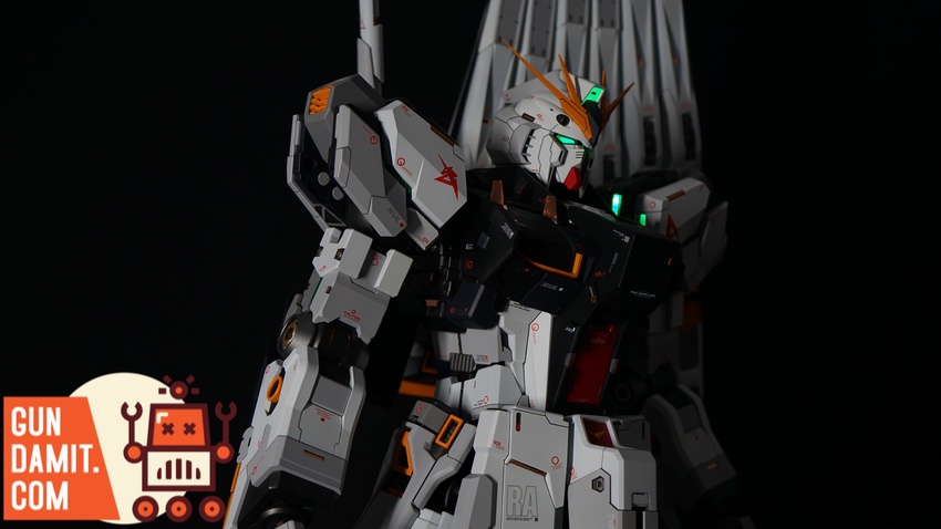 Nu Gundam 1/35 garage kit close-up on head and chest with weathered paint Nu Gundam 1/35 garage kit close-up on head and chest with weathered paint