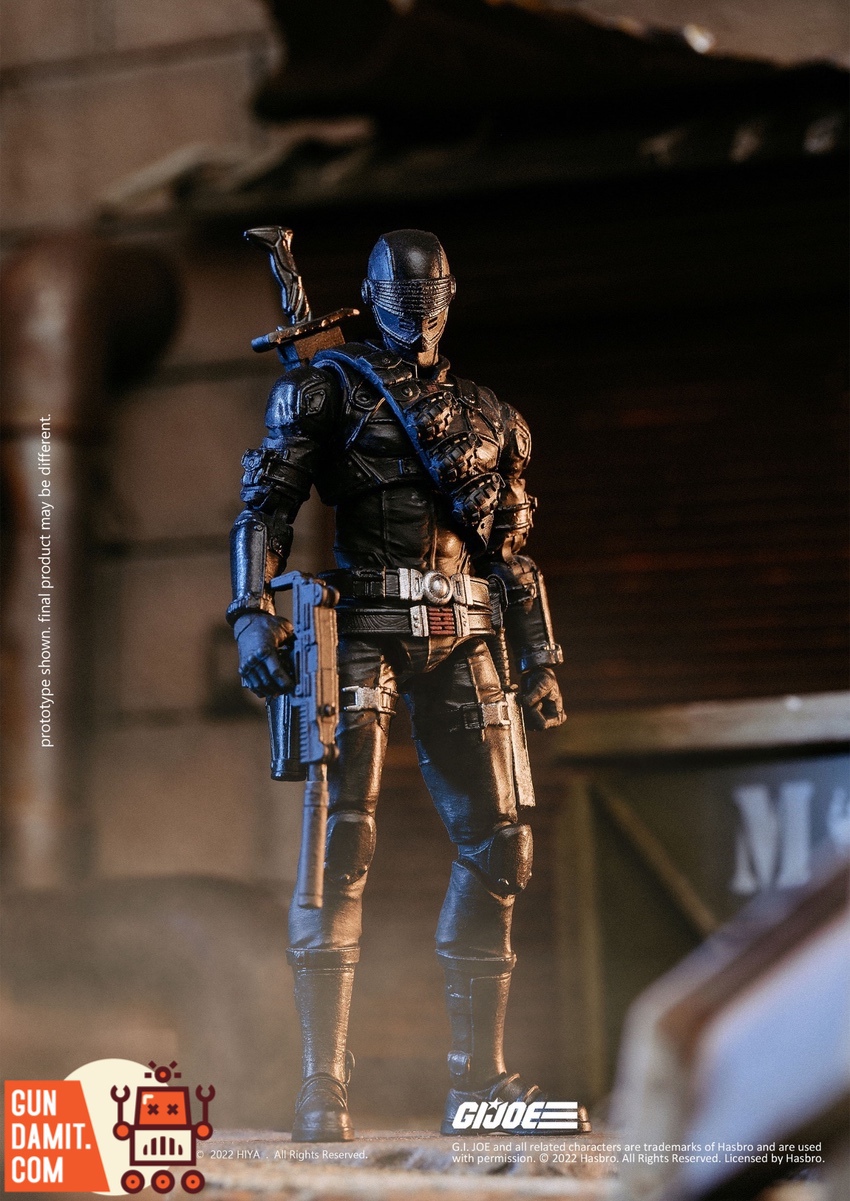 G.I. Joe Exquisite Mini Snake Eyes side profile in combat stance G.I. Joe Exquisite Mini Snake Eyes side profile in combat stance