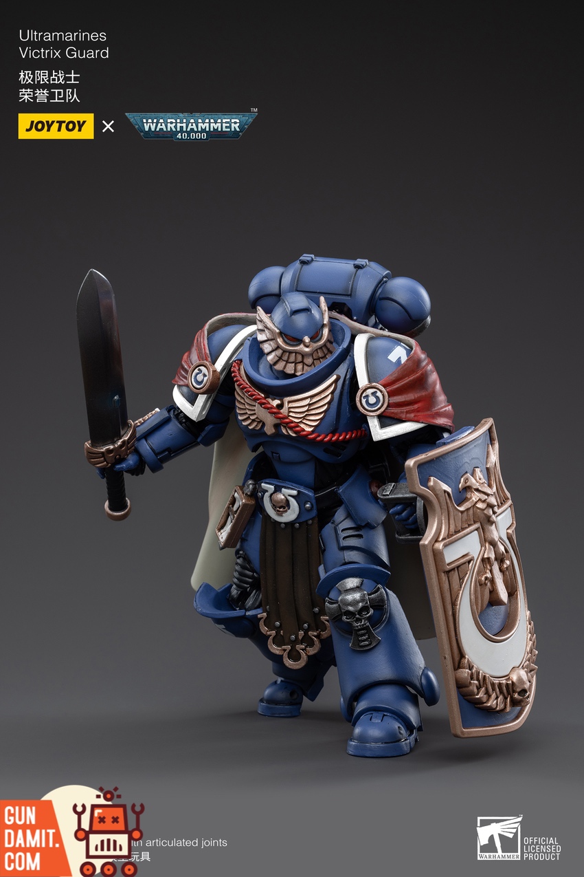 Ultramarines Victrix Guard rear view with cape and banner Ultramarines Victrix Guard rear view with cape and banner