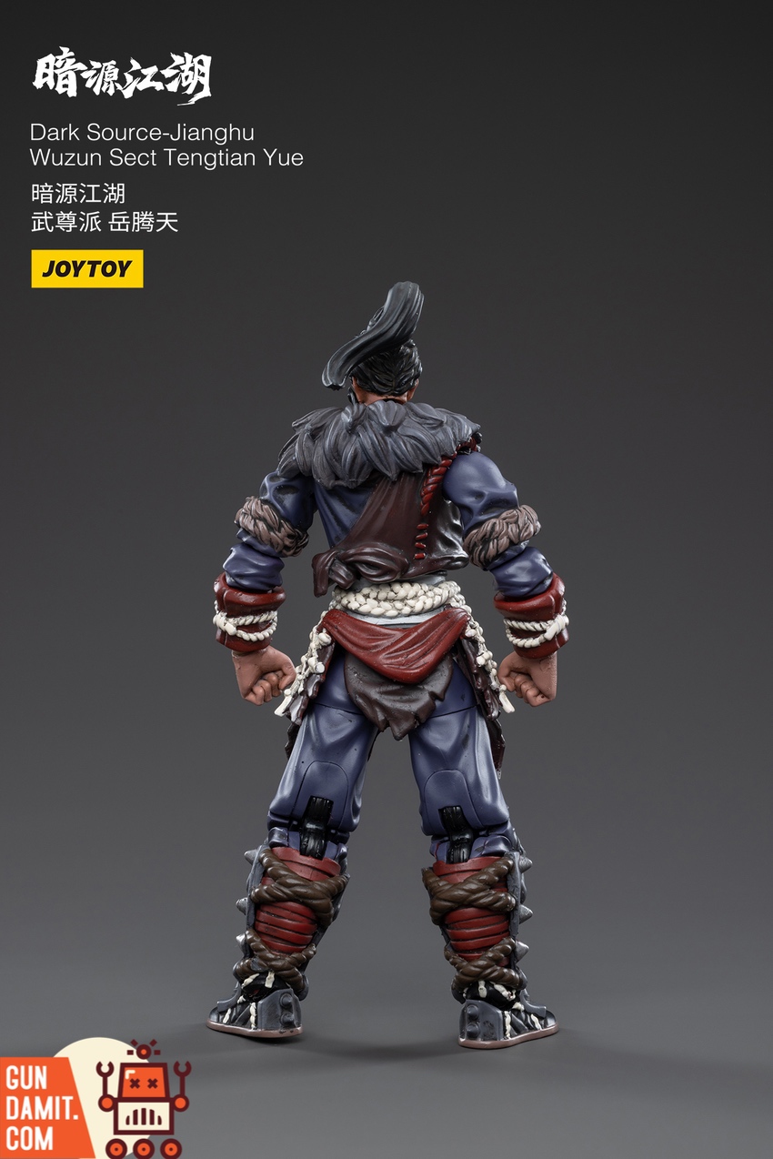 Tengtian Yue rear view showing fur cloak and armor details Tengtian Yue rear view showing fur cloak and armor details