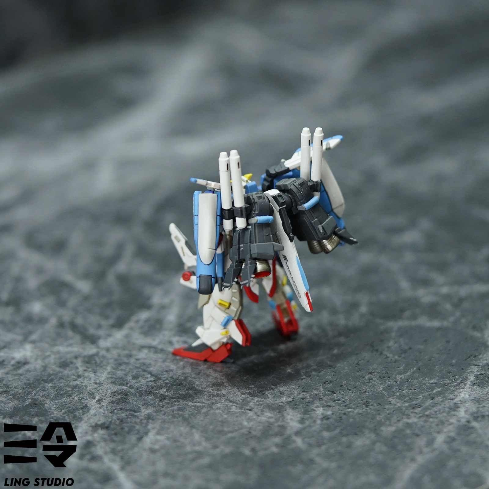 Ex-S Gundam Artifact complete display with wooden base Ex-S Gundam Artifact complete display with wooden base
