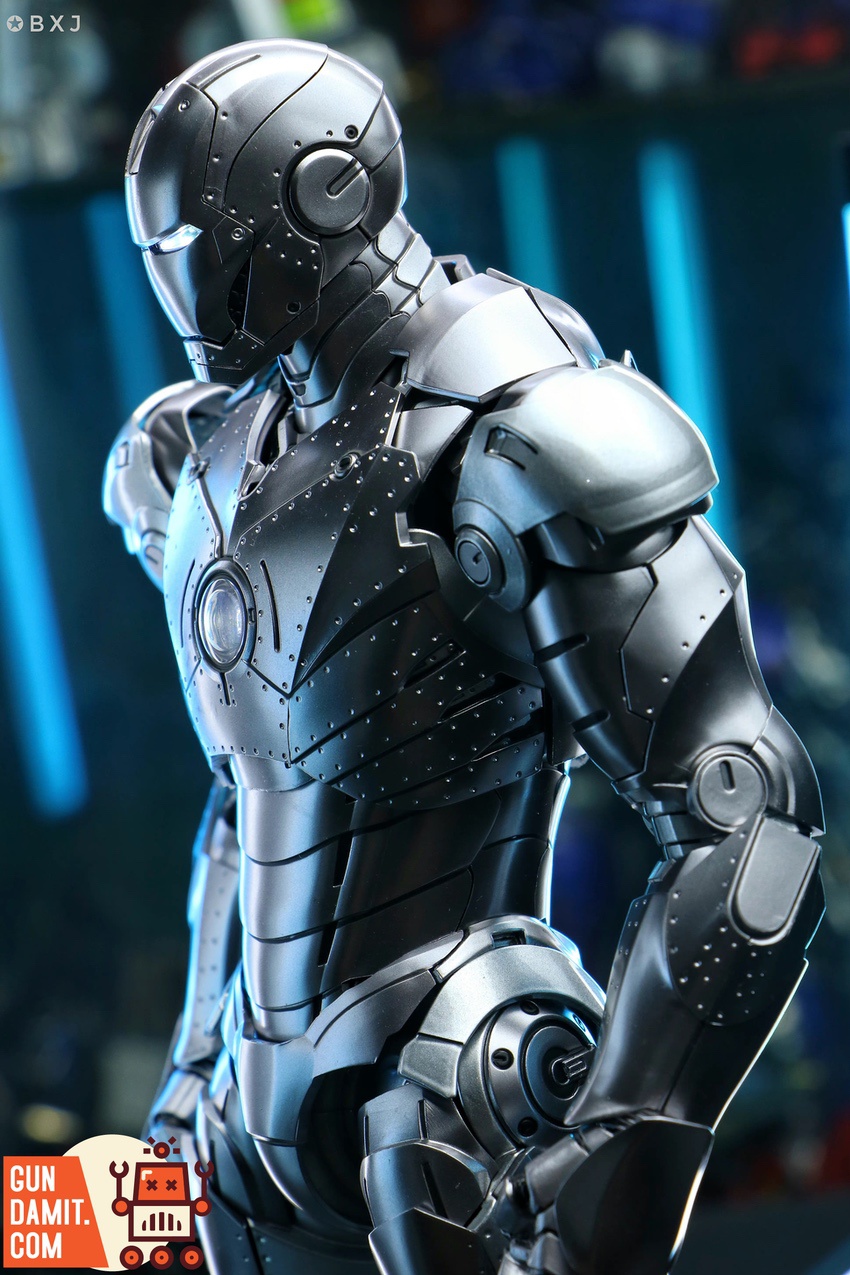 M.W Culture 1/7 Iron Man MK2 back view showing detailed silver armor panel lines M.W Culture 1/7 Iron Man MK2 back view showing detailed silver armor panel lines