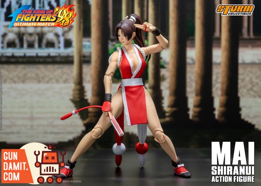 Storm Toys KOF98 Mai Shiranui action pose with folding fan accessory Storm Toys KOF98 Mai Shiranui action pose with folding fan accessory