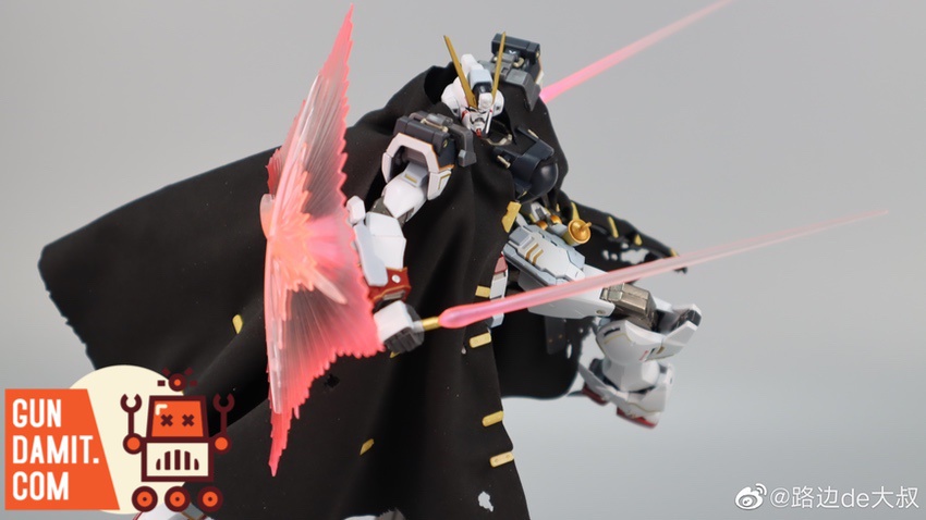 HeiXiu 1/100 Crossbone Gundam X-1 wielding beam zanber with cloak flowing HeiXiu 1/100 Crossbone Gundam X-1 wielding beam zanber with cloak flowing