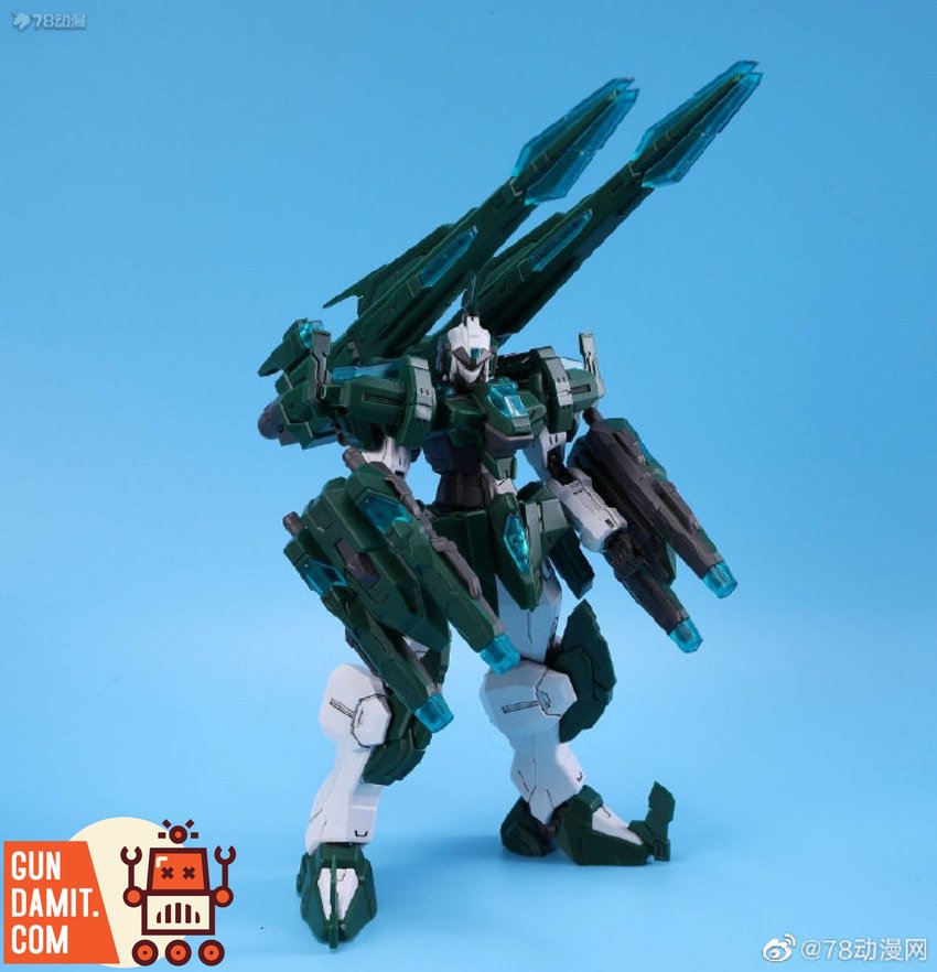 HunShang 1/144 Launcher Battle Shadow front view with full weapon loadout on blue background HunShang 1/144 Launcher Battle Shadow front view with full weapon loadout on blue background