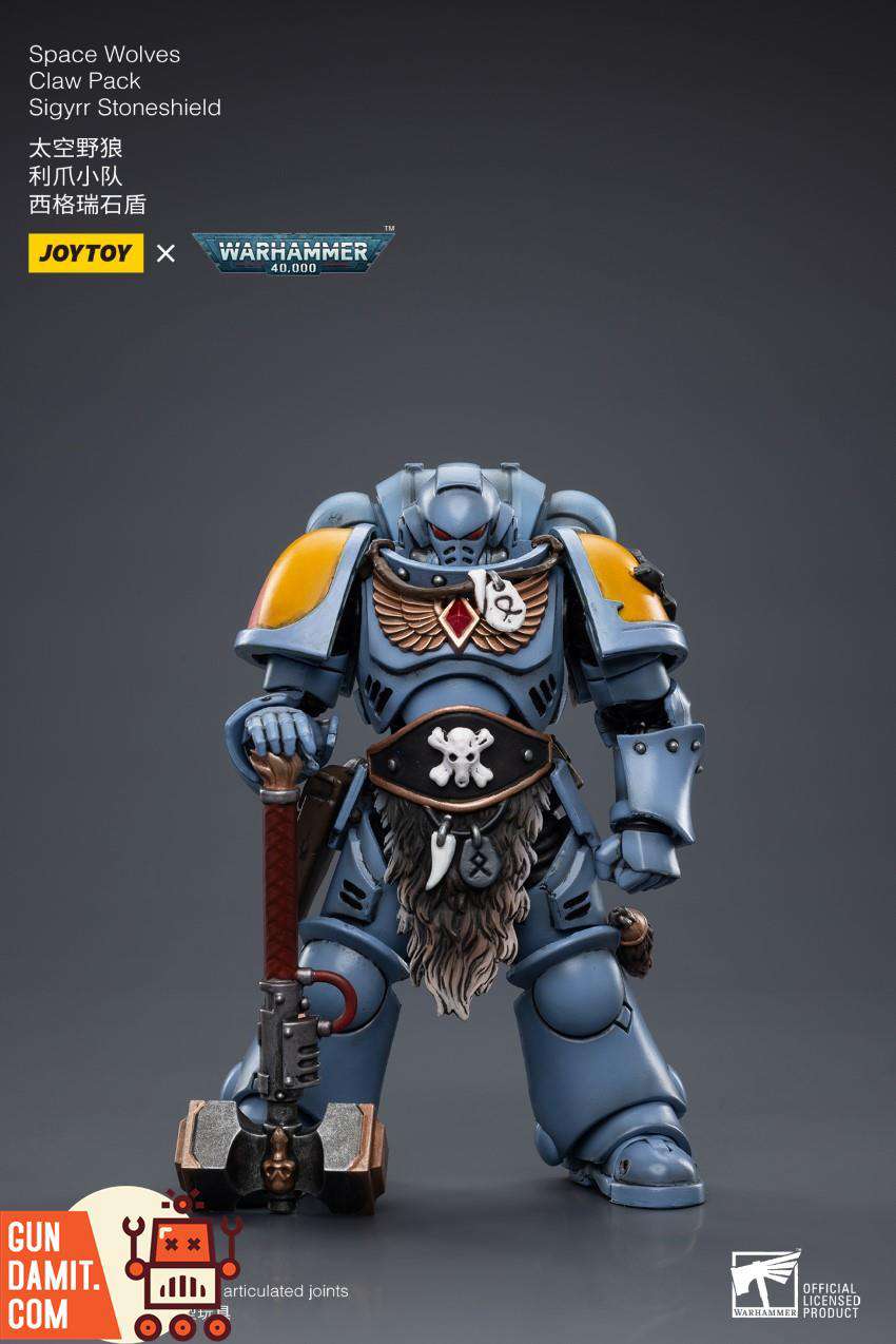 Space Wolves Claw Pack figure back view with power pack Space Wolves Claw Pack figure back view with power pack