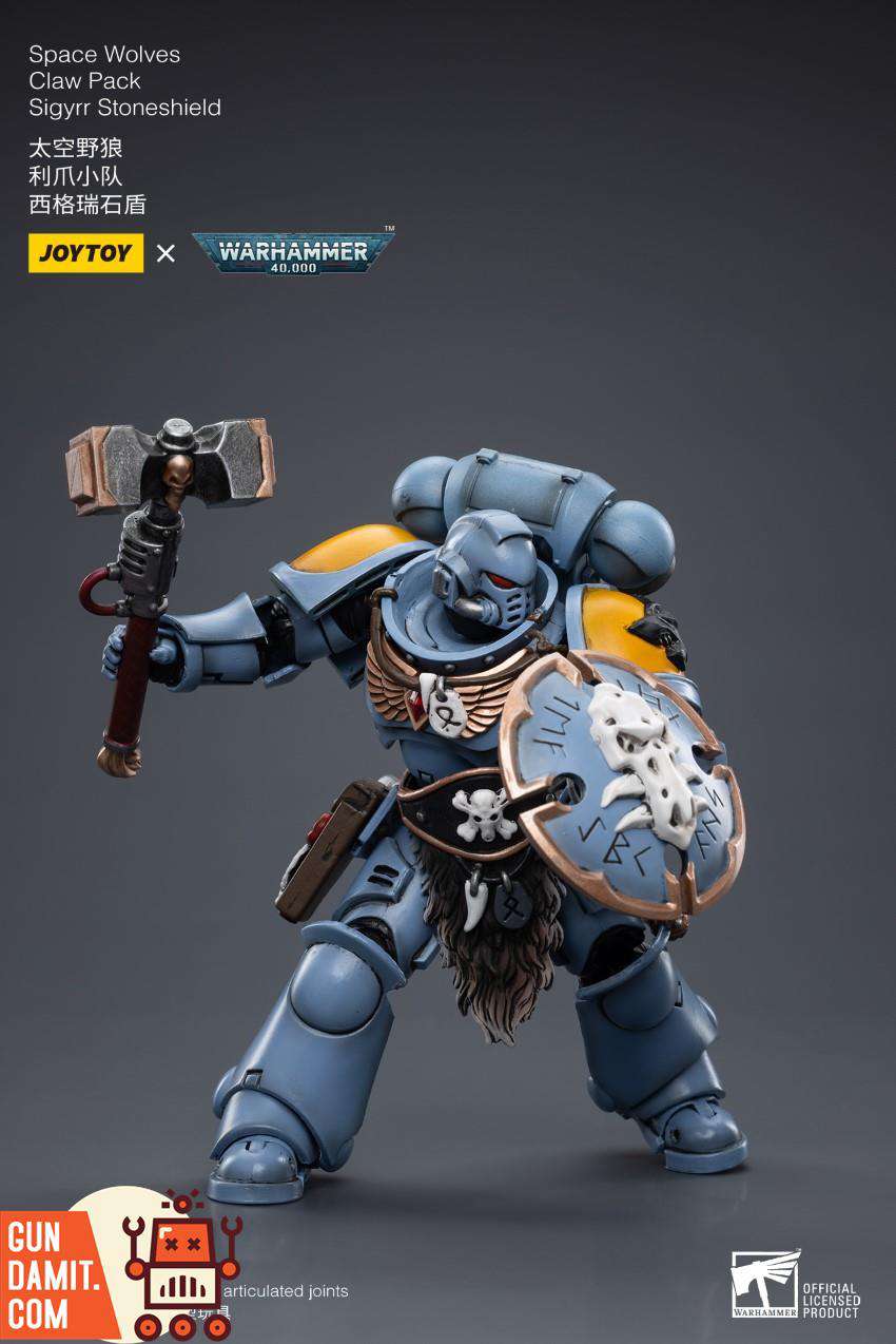 JoyToy WH40K Space Wolves thunder hammer weapon detail JoyToy WH40K Space Wolves thunder hammer weapon detail