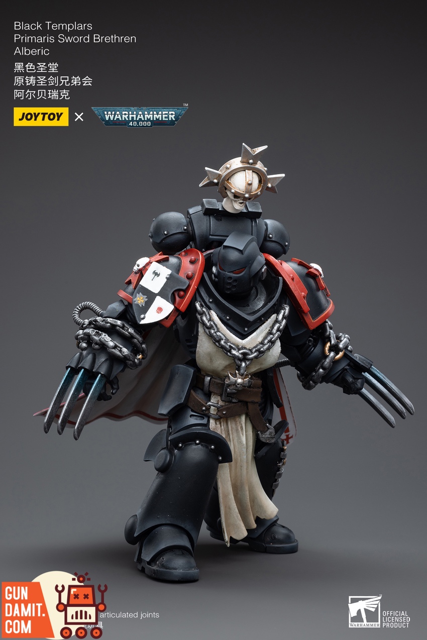 JoyToy Black Templars Alberic swinging power axe in dynamic pose with chains JoyToy Black Templars Alberic swinging power axe in dynamic pose with chains