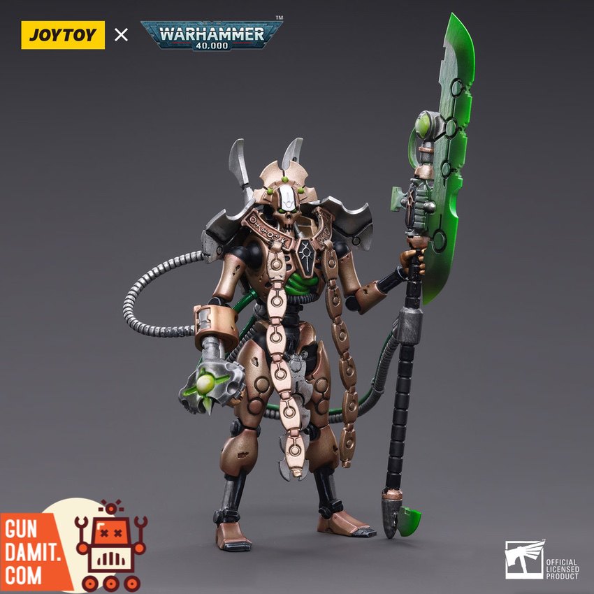 JoyToy 1/18 WH40K Necrons Szarekhan Dynasty Overlord front view with staff of light and resurrection orb JoyToy 1/18 WH40K Necrons Szarekhan Dynasty Overlord front view with staff of light and resurrection orb
